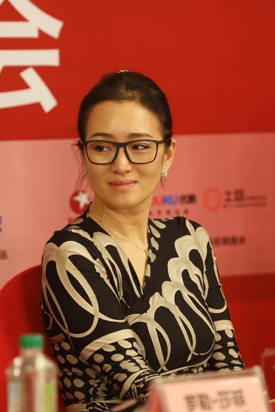 Kinesisk Skådespelerska Gong Chef För Juryn För Filmfestivalen Shanghai Ler — Stockfoto