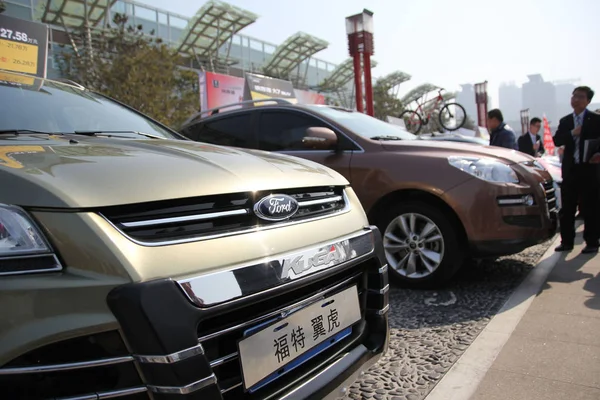 Ford Kuga Suv Outros Carros São Vistos Exposição Durante Show — Fotografia de Stock