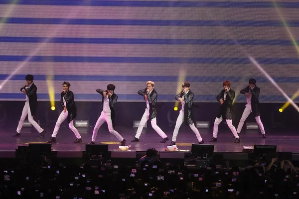 Members South Korean Boy Group Infinite Perform Press Conference New — Stock Photo, Image