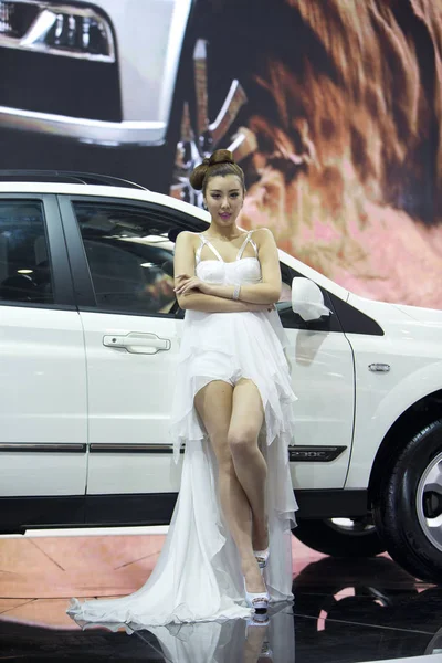 Modelo Posa Durante 13Th Beijing International Automotive Exhibition Também Conhecido — Fotografia de Stock