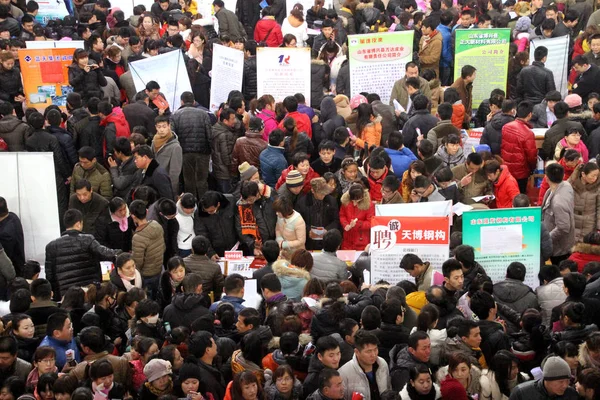 Des Demandeurs Emploi Chinois Décrochent Lors Salon Emploi Dans Comté — Photo