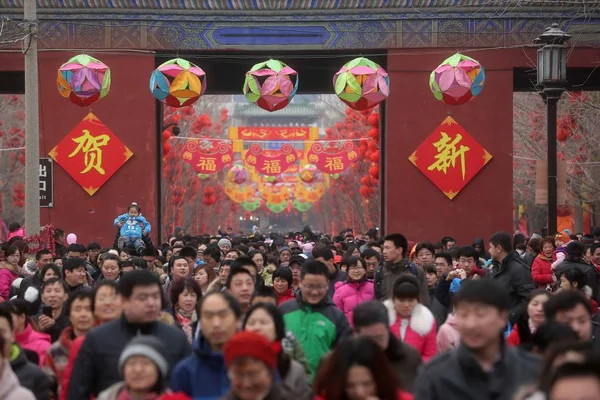 Turystów Ditan Temple Fair Tłum Podczas Chiński Nowy Rok Wakacje — Zdjęcie stockowe