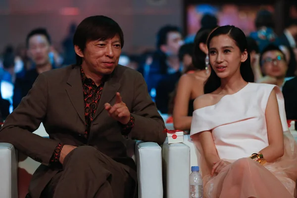 Actriz Hong Kong Angelababy Derecha Habla Con Charles Zhang Chaoyang — Foto de Stock