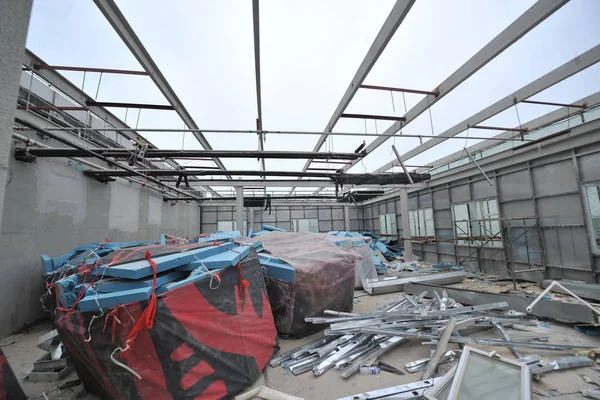 Uma Construção Construída Ilegalmente Demolida Telhado Prédio Escritórios Pequim China — Fotografia de Stock