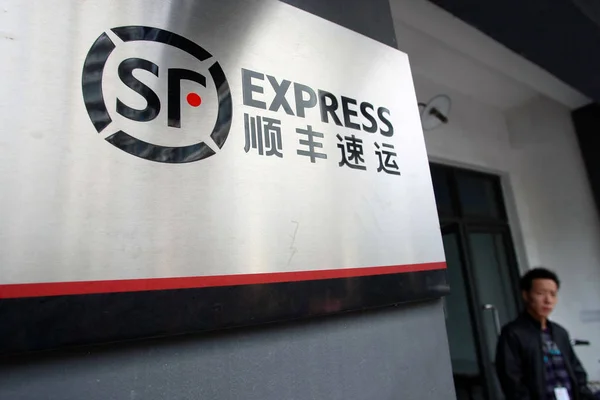 Ein Chinesischer Angestellter Einer Niederlassung Von Express Shanghai China Oktober — Stockfoto