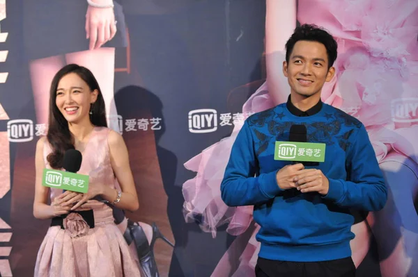 Atriz Chinesa Tang Yan Esquerda Ator Hong Kong Wallace Chung — Fotografia de Stock