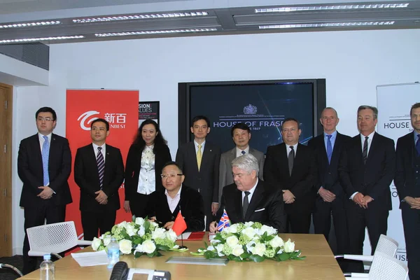 Yuan Yafei Frente Esquerda Presidente Grupo Sanpower Don Mccarthy Frente — Fotografia de Stock