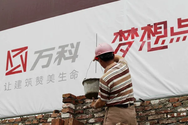 File Trabalhador Migrante Chinês Trabalha Canteiro Obras Projeto Residencial Desenvolvido — Fotografia de Stock