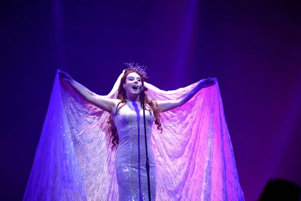 Klasyczny Angielski Sopran Sarah Brightman Wykonuje Podczas Koncertu Stadionie Centrum — Zdjęcie stockowe