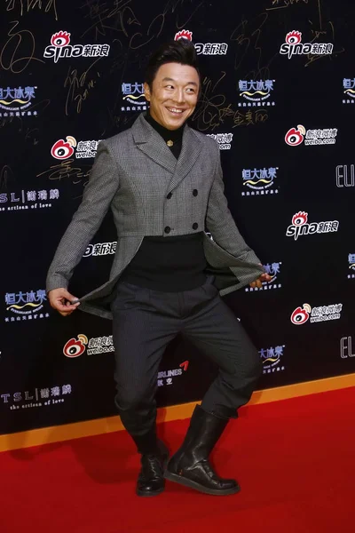 Actor Chino Huang Posa Mientras Llega Gala Sina Weibo 2013 — Foto de Stock