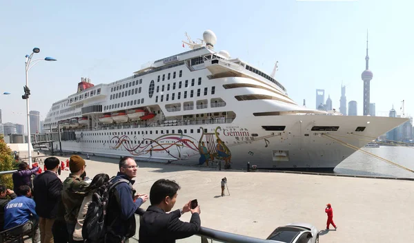 Les Gens Regardent Paquebot Gemini Shanghai Port International Cruise Terminal — Photo