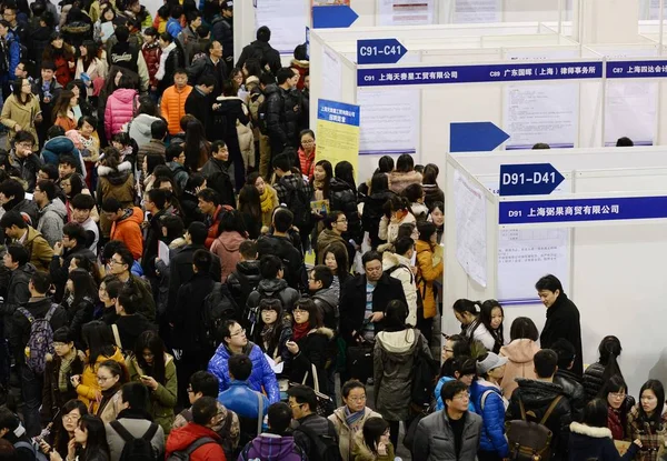 Job Hunters Crowd Booths Job Fair Shanghai China January 2014 — Stock Photo, Image