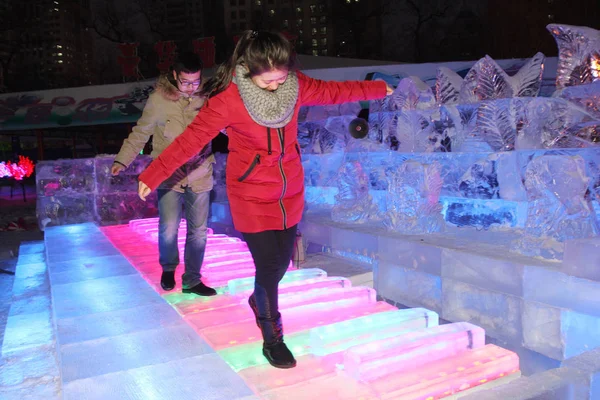 Chinesische Besucher Treten Bei Der Eislaternengartenparty Harbin City Provinz Heilongjiang — Stockfoto