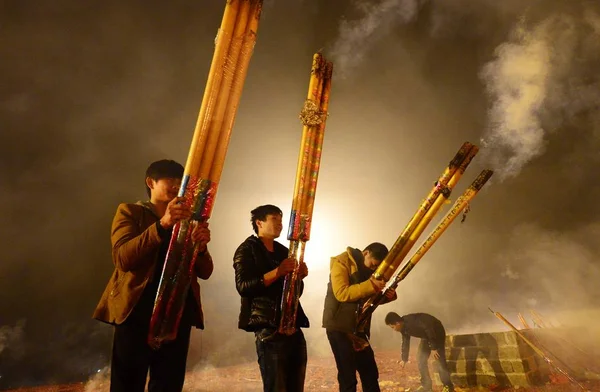 Chiński Wiernych Módl Się Giant Kadzidełka Szczęście Świętować Rok Konia — Zdjęcie stockowe