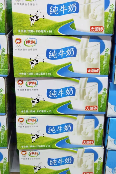 Cartons Yili Pure Milk Sale Supermarket Shanghai China December 2013 — Stock Photo, Image