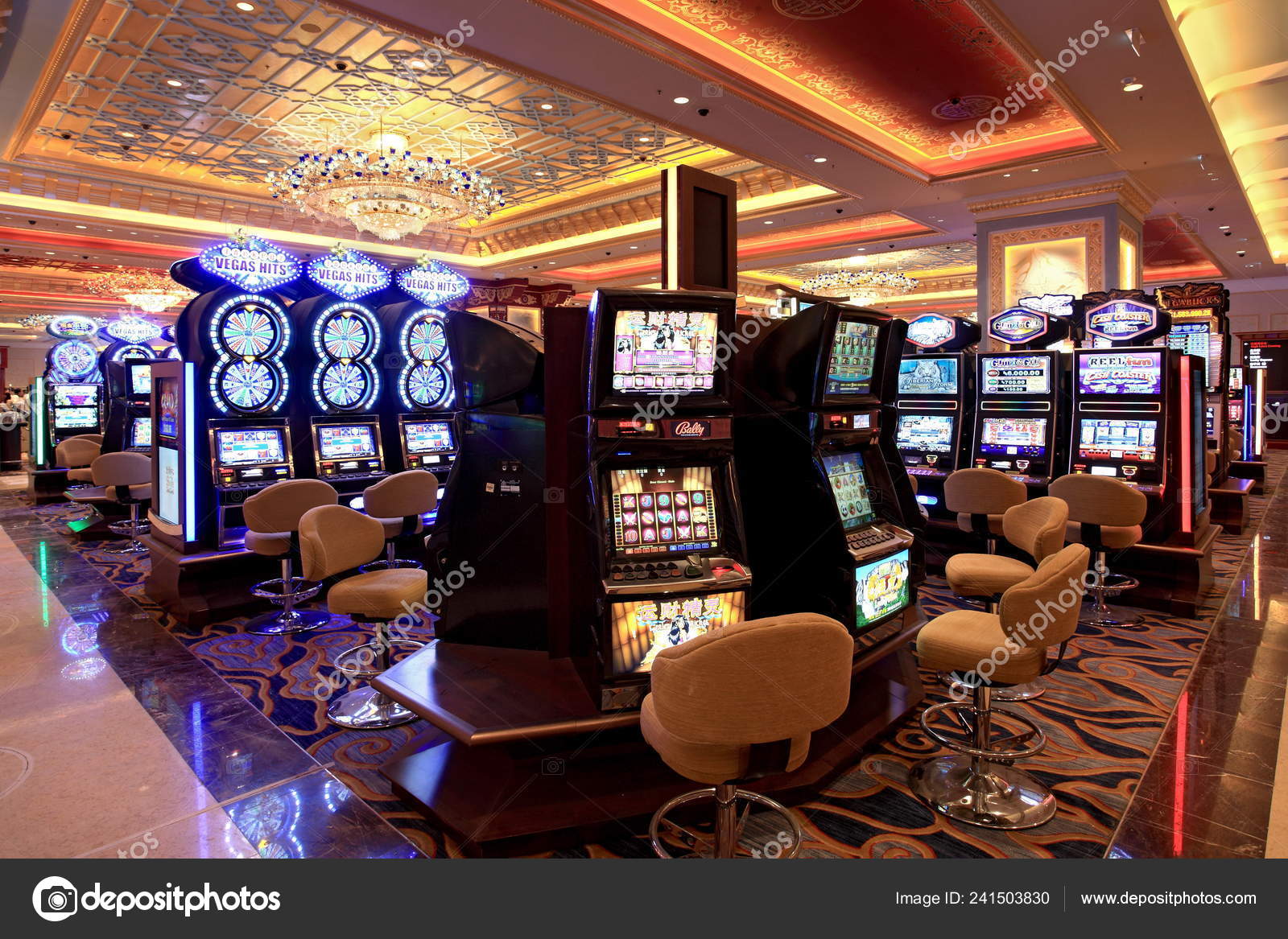 2012年3月30日中国澳门康莱德澳门沙岛中央赌场内部—— 库存社论照片© IC Photo #241503830