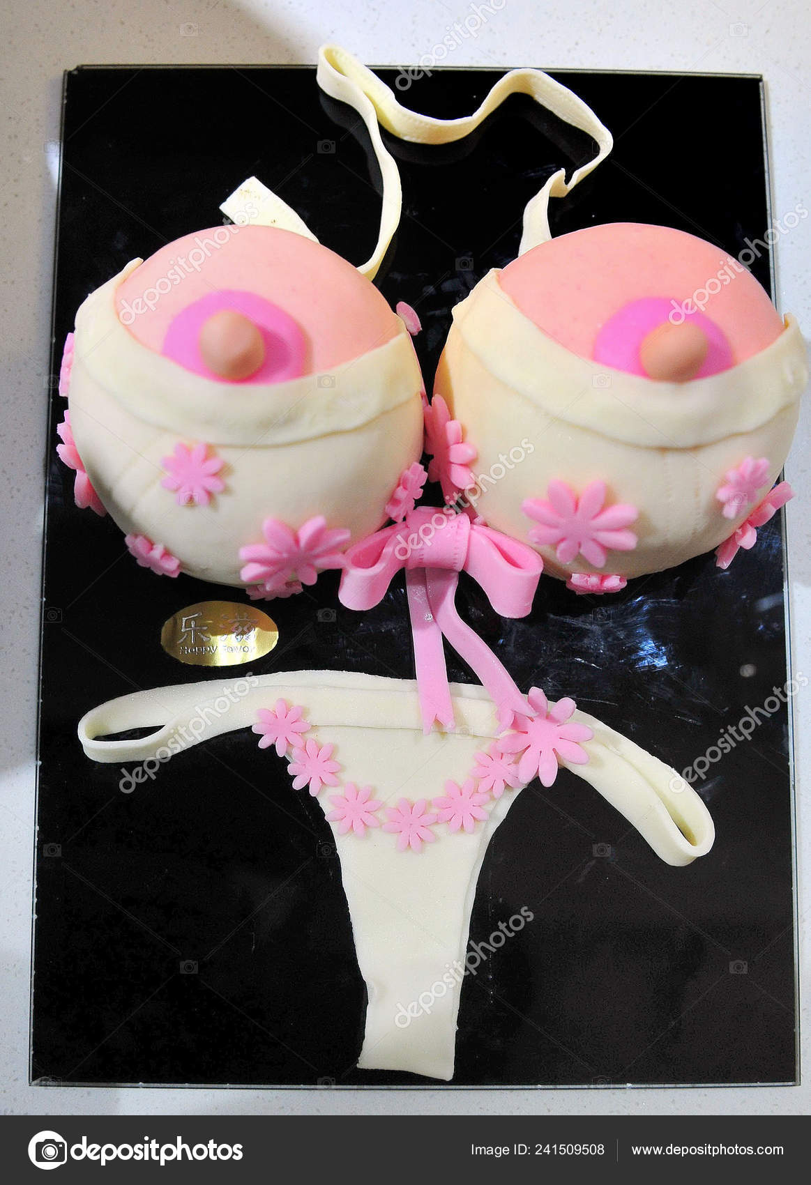 Bolo Com Tema Sexual Está Venda Uma Padaria Happy Savor — Fotografia de  Stock Editorial © ChinaImages #241509508