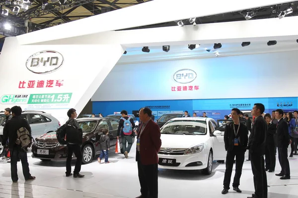 Nsanlar Byd Stand Shanghai Uluslararası Otomobil Sanayi Nisan 2013 Şanghay — Stok fotoğraf