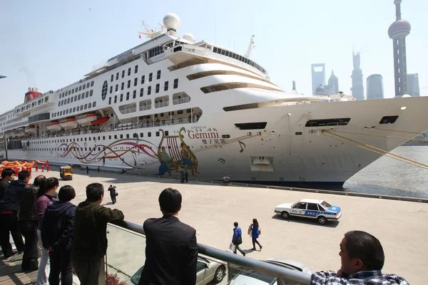Les Gens Regardent Paquebot Gemini Shanghai Port International Cruise Terminal — Photo