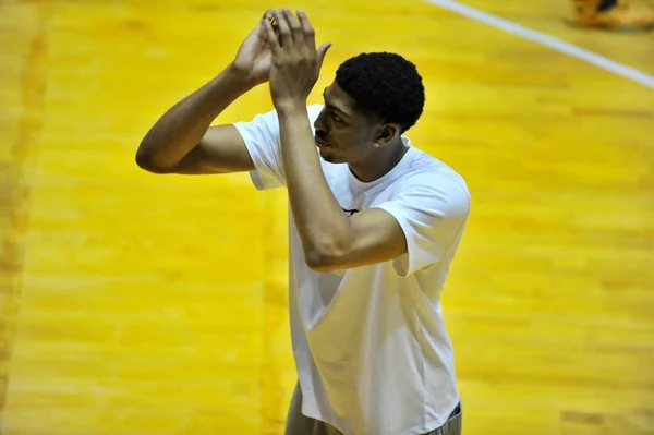 Amerikanische Basketballerin Anthony Davis Applaudiert Während Einer Trainingseinheit Des Nike — Stockfoto