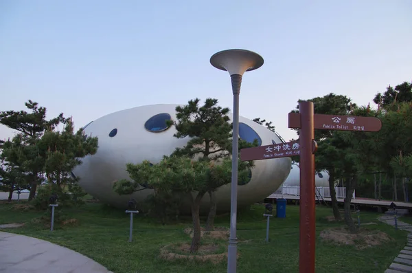 Bâtiment Forme Ovni Est Photographié Endroit Pittoresque Près Une Plage — Photo