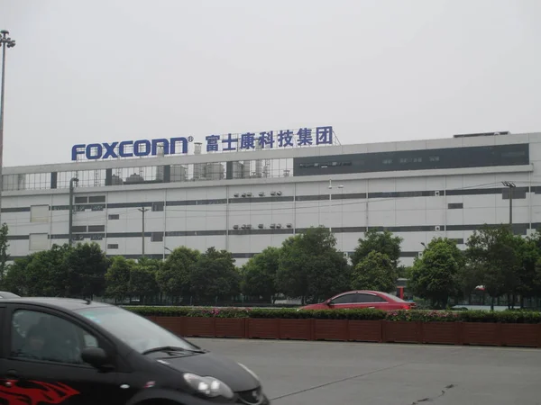 Fahrzeuge Fahren Werk Des Technologiekonzerns Foxconn Der Stadt Chengdu Südwesten — Stockfoto