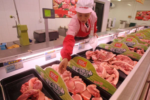 Dipendente Cinese Prepara Carne Maiale Shineway Del Gruppo Shuanghui Ora — Foto Stock