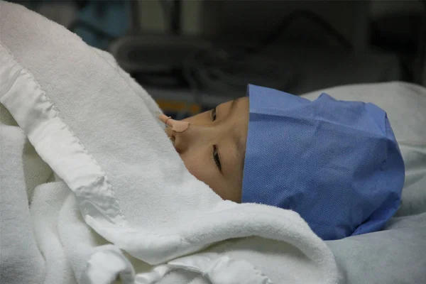 Dodicenne Han Bingbing Che Sofferto Tumore Gigante Nella Pancia Viene — Foto Stock