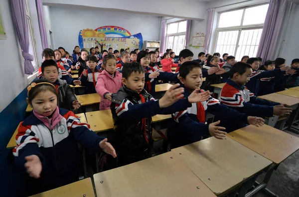 Китайские Школьники Занимаются Классе Начальной Школы Yude Road Городе Ханьдань — стоковое фото