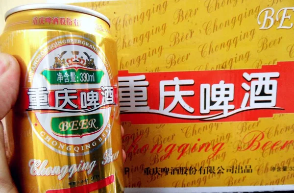 Cliente Compra Una Lata Cerveza Chongqing Cervecería Chongqing Supermercado Yichang — Foto de Stock