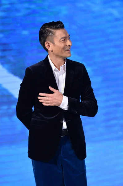 香港演员兼歌手刘德华 2日在中国北京举行的电影 失落与爱 新闻发布会上微笑 — 图库照片