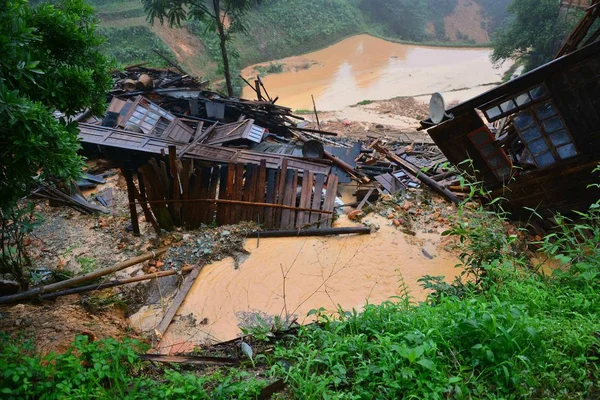 Una Casa Dañada Por Inundaciones Causadas Por Tormentas Lluvia Zhengyi —  Fotos de Stock