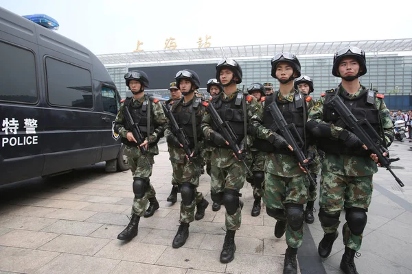 Shanghai China Mayo 2014 Agentes Policía Swat Armados Con Armas — Foto de Stock