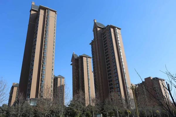 2014년 20일 허난성 쉬창시에서 주거용 아파트 건물이 보입니다 — 스톡 사진