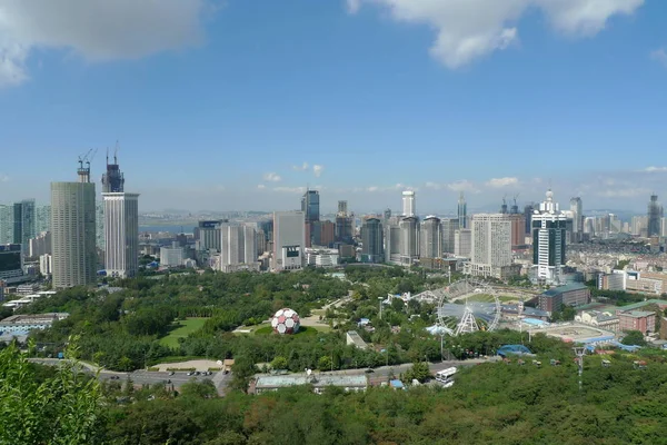 Skyline Centro Cidade Com Aglomerados Edifícios Cidade Dalian Nordeste Província — Fotografia de Stock