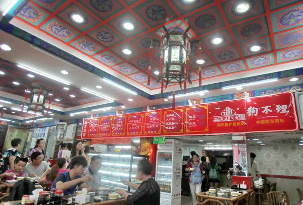 Klanten Eten Ontbijt Een Restaurant Van Goubuli Peking China Augustus — Stockfoto