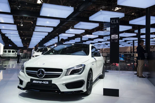 Μια Mercedes Benz Cla Amg Έχει Δει Στην Οθόνη Κατά — Φωτογραφία Αρχείου