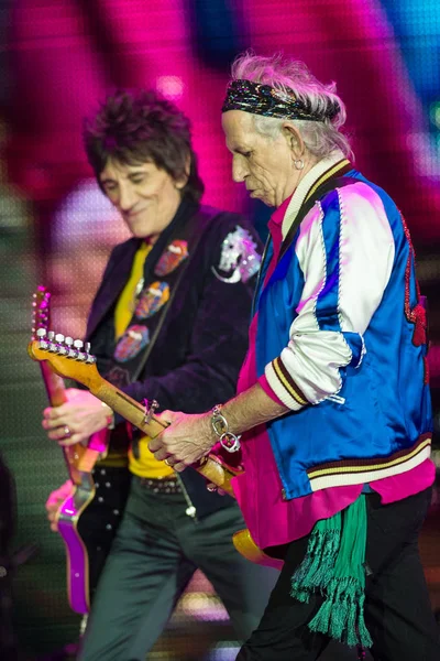 Ronnie Wood Lewo Keith Richards Angielskiego Zespołu Rolling Stones Wykonywać — Zdjęcie stockowe