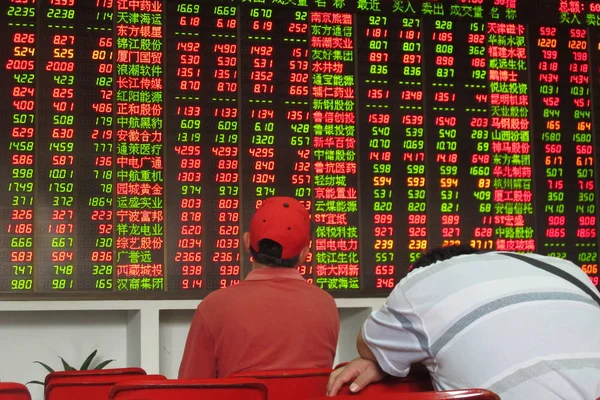 Investor Cina Melihat Harga Saham Merah Untuk Kenaikan Harga Dan — Stok Foto