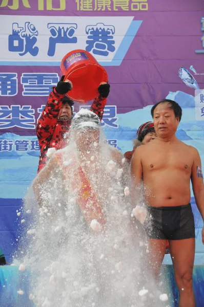 Jin Songhao Izquierda Enfrenta Desafío Cubo Nieve Durante Concurso Ciudad —  Fotos de Stock