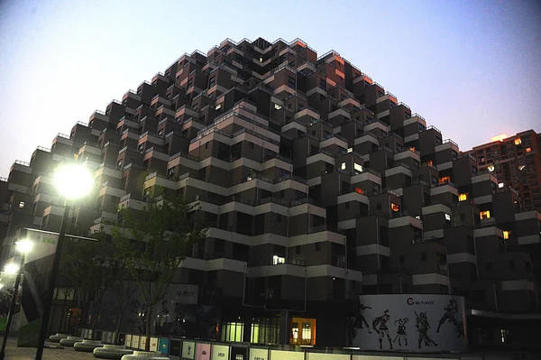 Vista Notturna Dell Edificio Uffici Forma Piramide Nella Città Kunshan — Foto Stock