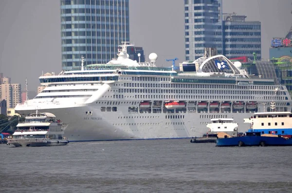 Cruise Liner Sea Princess Berths Shanghai Port International Cruise Terminal — Stock Photo, Image