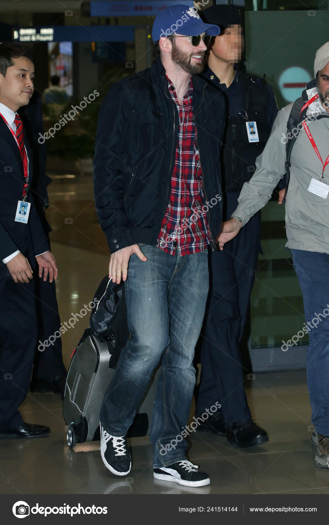 俳優クリス エヴァンス センター ソウル 14 日に到着後 仁川国際空港で描かれています ストックエディトリアル用写真 C Chinaimages