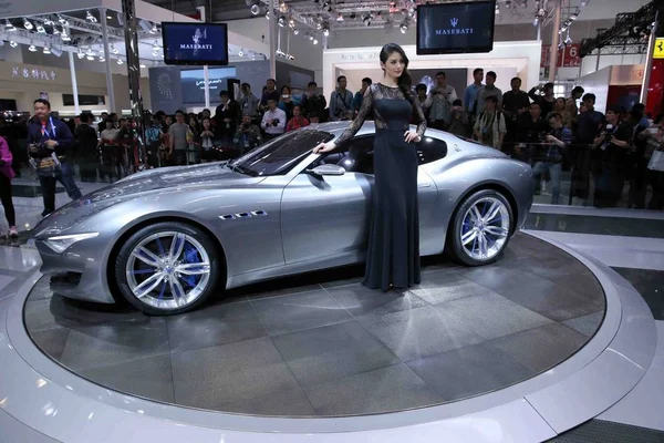Modelo Posa Com Conceito Maserati Alfieri Sua Estréia Ásia Durante — Fotografia de Stock
