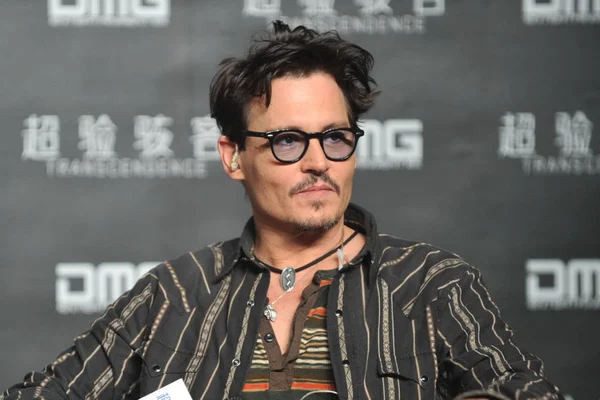 Americký Herec Johnny Depp Reaguje Tiskové Konferenci Jeho Filmu Transcendence — Stock fotografie