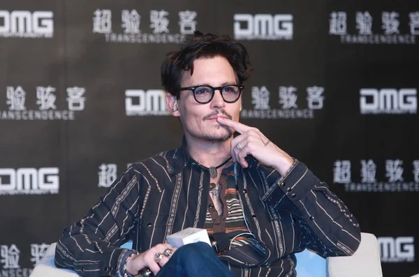 Amerikaans Acteur Johnny Depp Reageert Tijdens Een Persconferentie Voor Zijn — Stockfoto