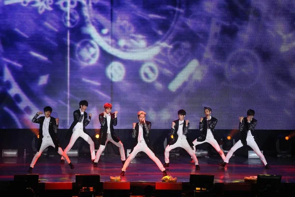 Anggota Boyband Korea Selatan Infinite Tampil Selama Konferensi Pers Untuk — Stok Foto