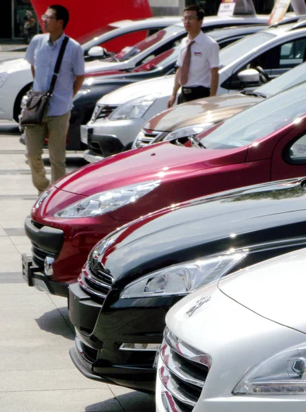 Visitantes Olham Para Carros Show Automóveis Cidade Changzhou Leste Província — Fotografia de Stock