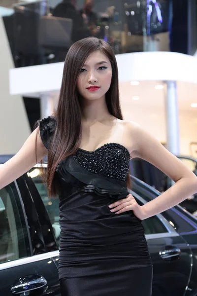 Model Představuje Během Peking Mezinárodní Automobilové Výstavy Také Známý Jako — Stock fotografie
