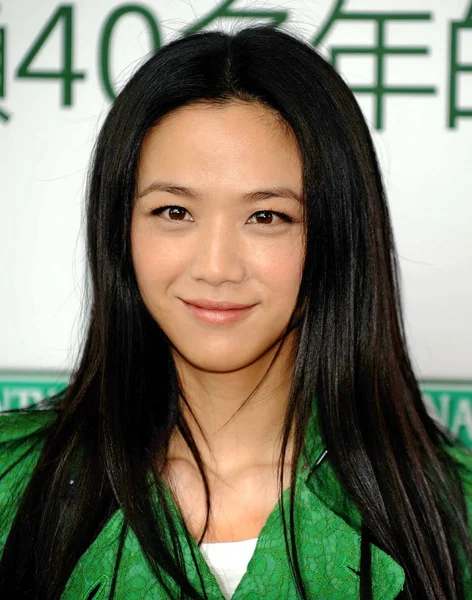 中国女優タン ウェイ ポーズ プロモーション イベント中に香港 中国の性質の奨励金のため 2014 — ストック写真
